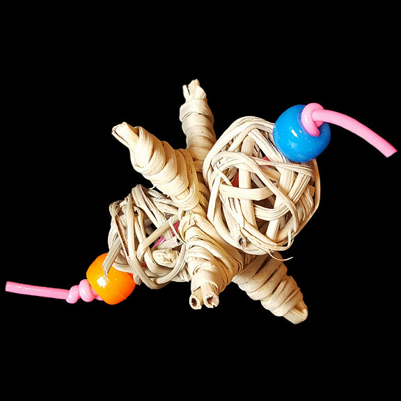 A little crunchy vine star sandwiched between mini vine munch balls joined together with plastic cord & pony beads. A lightweight foot toy designed for small birds.  Measures approx 2-1/2
