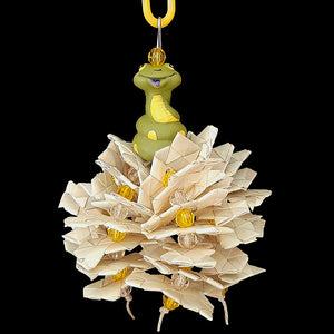 Six strands of zigzag palm leaf shredders & small beads strung on hemp cord under a little rubber critter. Built on stainless steel wire. Designed for small birds such as budgies, lovebirds, parrotlets, canaries, etc.  Hangs approx 7" including link (critter may vary).