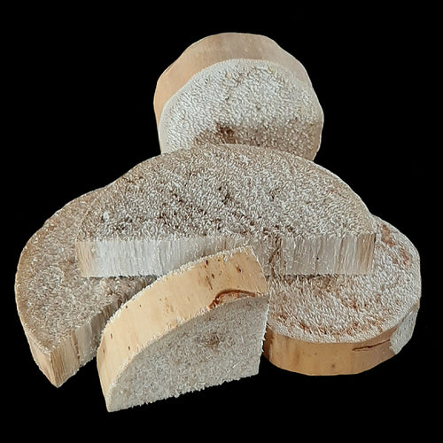 Soft and fibrous yucca wood is a favorite among birds that love to shred! Pieces can easily be put on skewers or used as foot toys.  Package contains 20 pieces in rounds, half-rounds and quarter-rounds.  Toy Tip: For extra foraging fun, stuff small nuts or seeds into the soft flesh of the yucca!